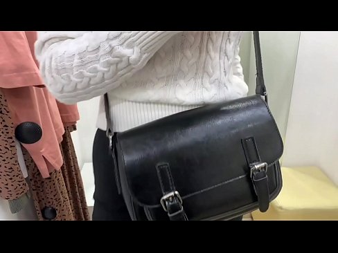 ❤️ Јавна мастурбација на младата кучка FeralBerry со дилдо во фитинг просторијата ️ Порно видео на порно mk.xxxifuck.ru ❌